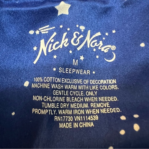 Nick & Nora Christmas Skyline Starry Night Christmas Village. Size Medium. - Picture 4 of 16